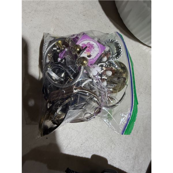 Costume jewelry parked approximately 1 pound bag