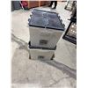 Image 1 : Storage bins