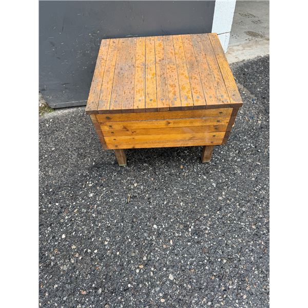Crate table 20" x 18" x 14 1/2" tall M