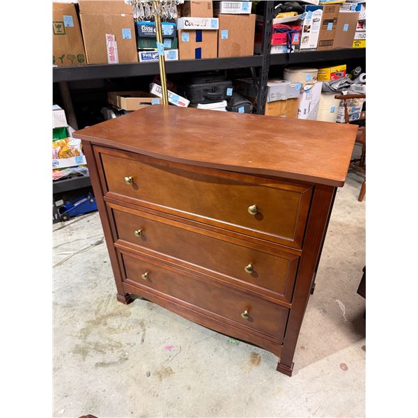 Dresser 35 1/2" x 21 1/2" x 34"