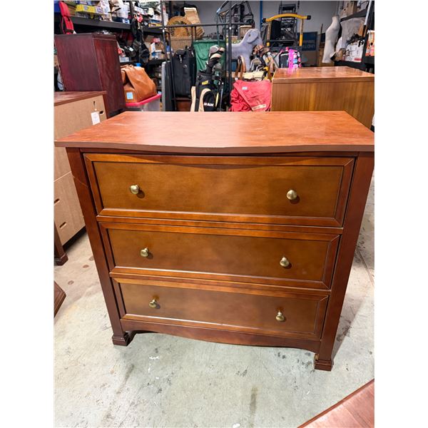 Dresser 35 1/2" x 21" x 34"