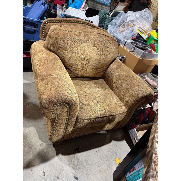 Accent comfy chair