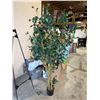 Image 1 : Artificial plant