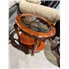 Image 2 : Side table, small chipping glass