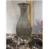 Image 1 : Decorative vase