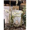 Image 1 : Floral decor and rock and Shell decor