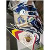Image 1 : Canucks collectibles