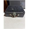 Image 1 : Vintage suitcase