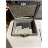 Image 2 : Vintage suitcase