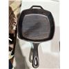 Image 1 : Lodge cast-iron frying pan