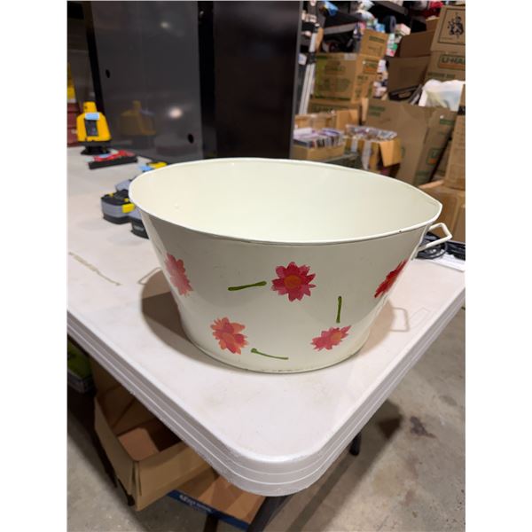 Tin bucket