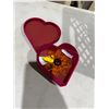 Image 1 : Flower decor in heart shaped container