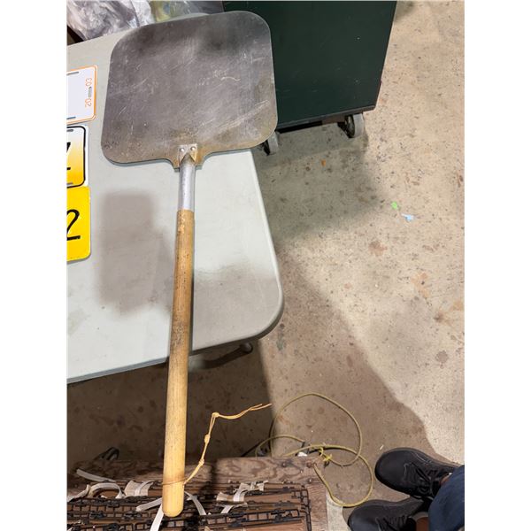 Outdoor oven scoop