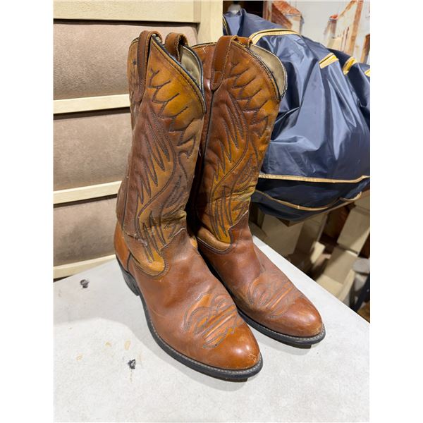 Cowboy boot size 10 EE