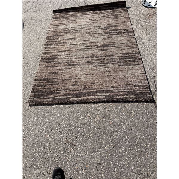 Area carpet 91" x 62"