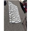 Image 1 : Carpet 77" x 50 1/2"