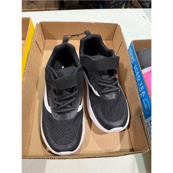 Shoes size 4