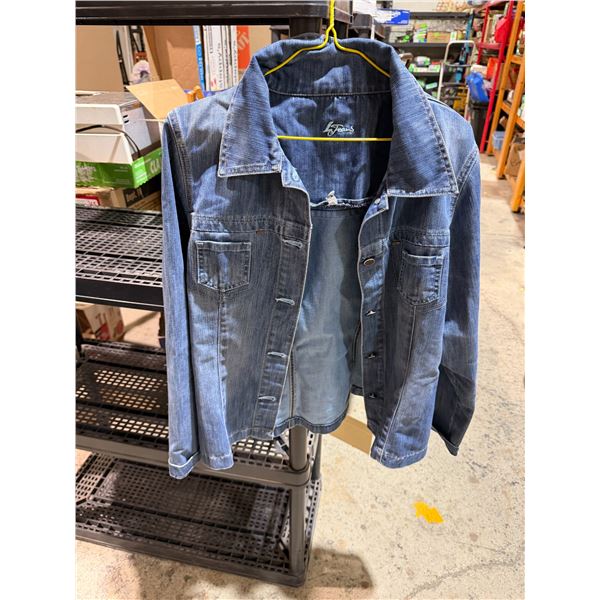 L. JEAN medium ladies, jean jacket.