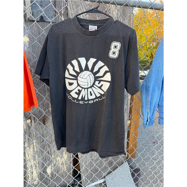 T-shirt size large