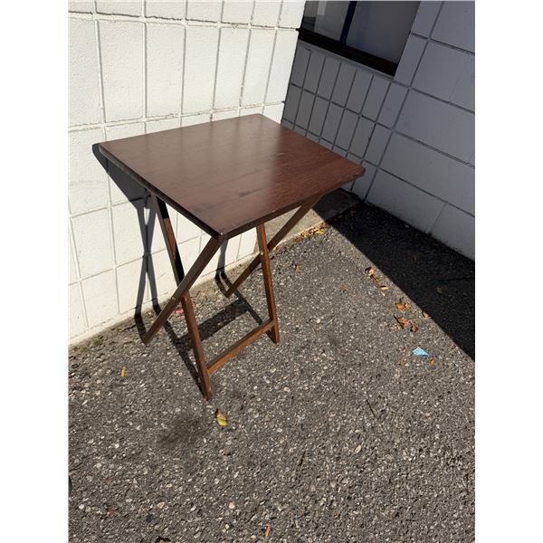 Folding table