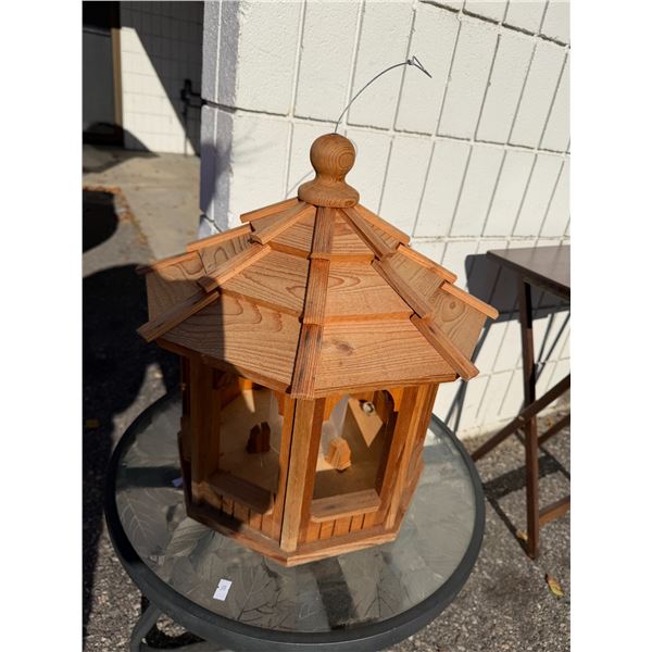 Bird feeder