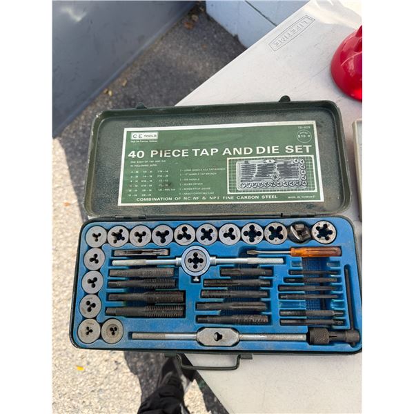 Tap and die set