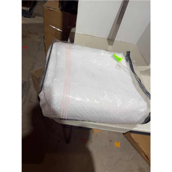 Queen size bedspread