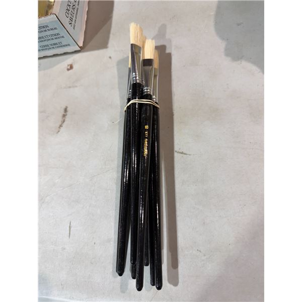 Paint brushes