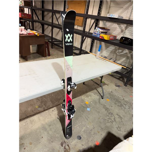 Völkl women's skis 147