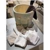 Image 1 : Basket and towels