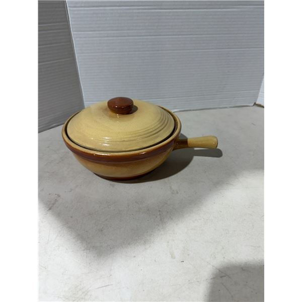 Pottery baking dish