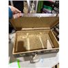 Image 1 : Vintage suitcase