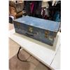 Image 1 : Trunk 27 1/2" x 15" x 9 1/2"