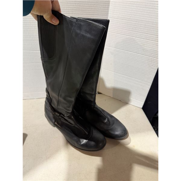 Boots size 8 point