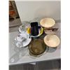 Image 1 : Assorted bowls and kitchen items