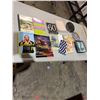 Image 1 : Books, napkins, trivets