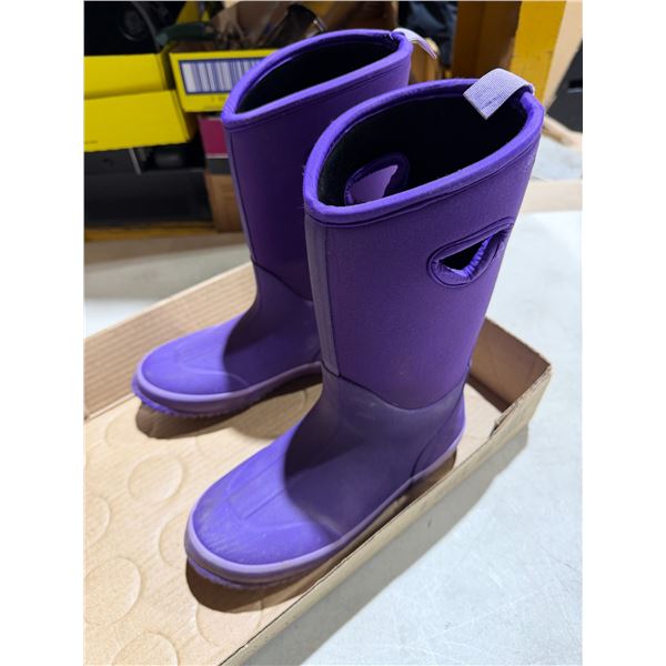 Boots size 4