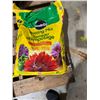 Image 1 : Potting soil