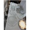 Image 1 : Platters and dishware