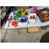 Image 1 : Halloween items
