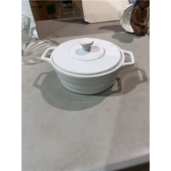 Baking dish with lid