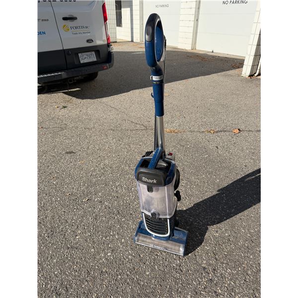 Shark Navigator Vacuum -- Works!