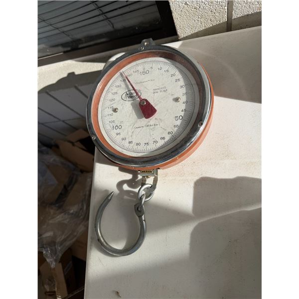 Hanging dial scale
