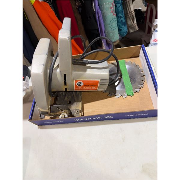Black and decker saw