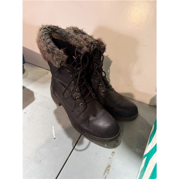 Boots size 8