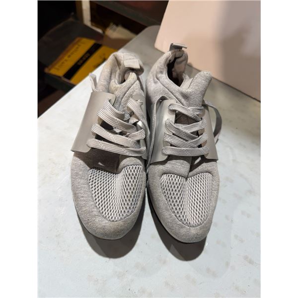 Shoe size 9