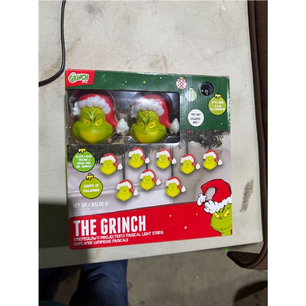 The Grinch set of eight singing projection music light