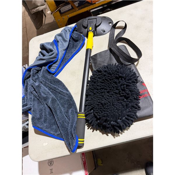 Cleaning tool