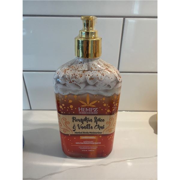 HEMPZ pumpkin spice and vanilla chai, herbal body moisture Limited edition 500 ML