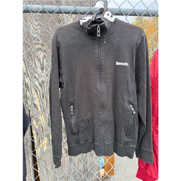 Bench zip up size large